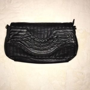 YOKI CROSSBODY CLUTCH
